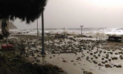 Şiddetli Lodos Silivri'yi yıktı