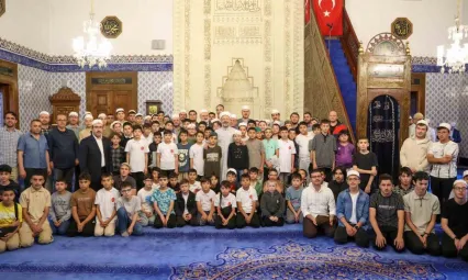90 bin camide şehitler için dua edildi