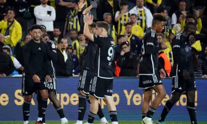 Beşiktaş, Fenerbahçe'ye karşı 20 yıllık hasreti sonlandırmak istiyor