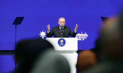 Cumhurbaşkanı Erdoğan'dan Özgür Özel'e tepki: 'Suç örgütünün posta güvercini gibi hareket ediyor'