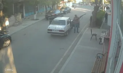 Silivri'de kahvehaneye silahlı saldırı: O anlar kamerada