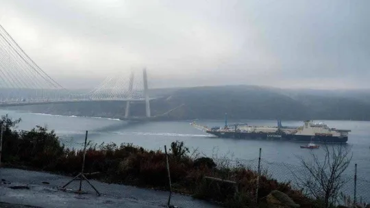''Castorone'' İstanbul Boğazı'ndan geçti