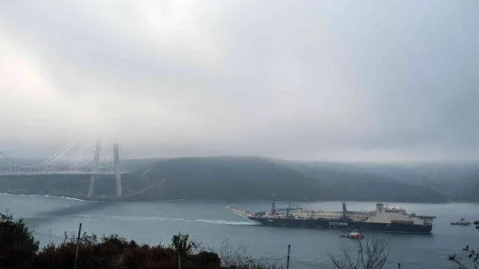 ''Castorone'' İstanbul Boğazı'ndan geçti