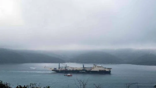 ''Castorone'' İstanbul Boğazı'ndan geçti