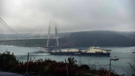 ''Castorone'' İstanbul Boğazı'ndan geçti