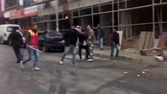 'Arabamı çizdin' kavgasında ortalık savaş alanına döndü