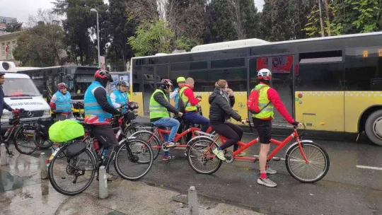 'Barikatsız Bir Dünya' için 15 kilometre pedal çevirdiler