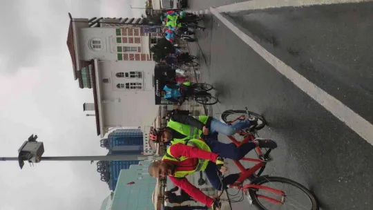 'Barikatsız Bir Dünya' için 15 kilometre pedal çevirdiler