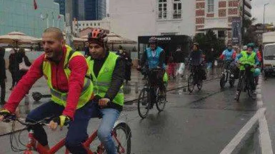 'Barikatsız Bir Dünya' için 15 kilometre pedal çevirdiler