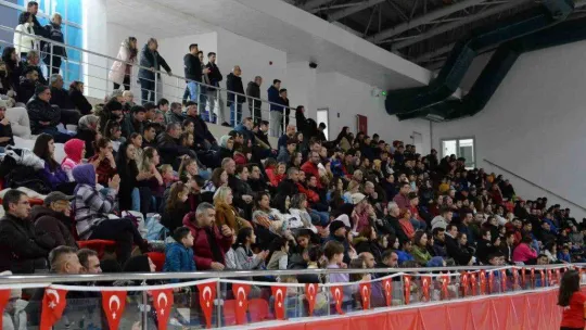 'Bizim Kızlar' grup liderliğini garantiledi