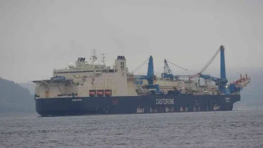 'Castorone' isimli boru döşeme gemisi, Çanakkale Boğazı'ndan geçti