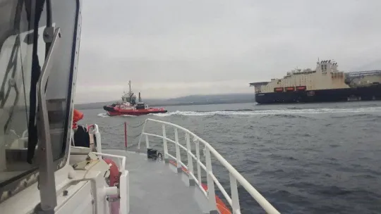 'Castorone' isimli boru döşeme gemisi, Çanakkale Boğazı'ndan geçti