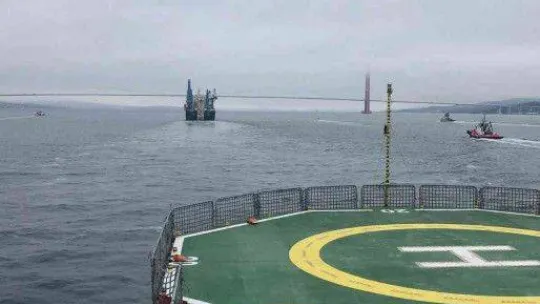 'Castorone' isimli boru döşeme gemisi, Çanakkale Boğazı'ndan geçti