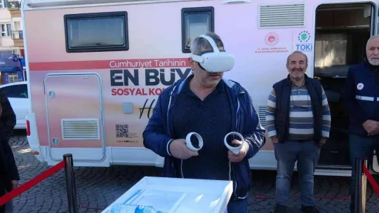 'Cumhuriyet tarihinin en büyük sosyal konut hamlesi projesi' vatandaşlara mobil araçla tanıtıldı