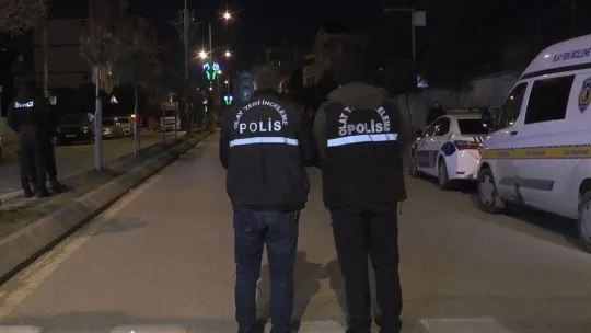 'Dur' ihtarına uymadı, polis memuruna çarpıp ağır yaraladı