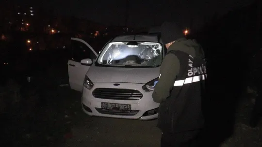 'Dur' ihtarına uymadı, polis memuruna çarpıp ağır yaraladı