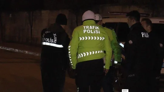 'Dur' ihtarına uymadı, polis memuruna çarpıp ağır yaraladı