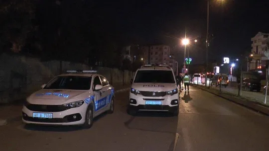 'Dur' ihtarına uymadı, polis memuruna çarpıp ağır yaraladı