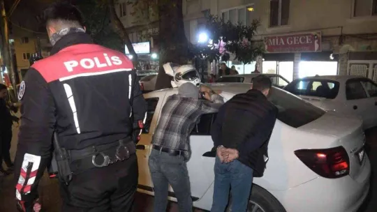 'Dur' ihtarına uymayan aracı polis ekipleri 5 dakikada yakaladı