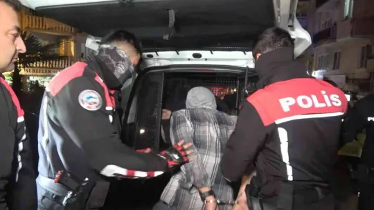 'Dur' ihtarına uymayan aracı polis ekipleri 5 dakikada yakaladı