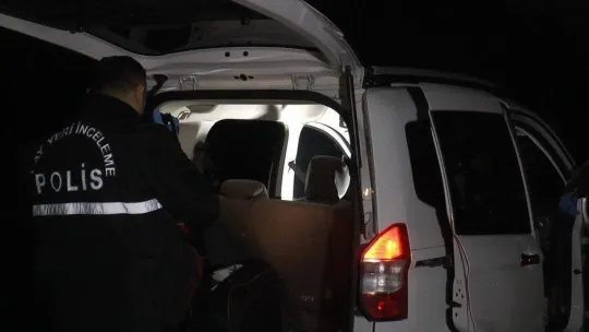 'Dur' ihtarına uymayıp polis memurunu ağır yaralamıştı, saklandığı yerde kıskıvrak yakalandı