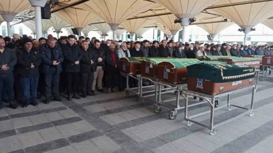 'Elvan Dalton' ismiyle tanınan ünlü şarkıcı Elvan Yılmaz son yolcuğuna uğurlandı