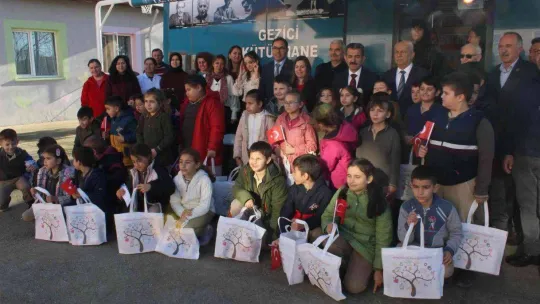 'Gezici Kütüphane' Kırsalda öğrencilere kitap sevgisi dağıtıyor