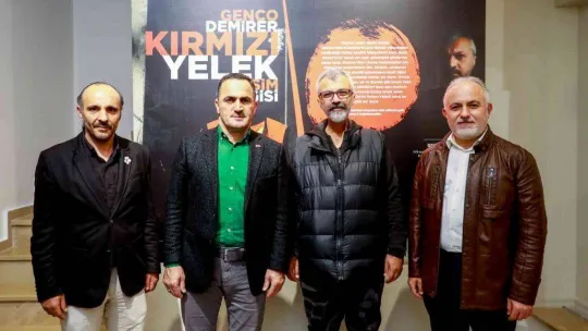 'Hilal-İ Ahmer'den bugüne gönüllülük kavramı 'Kırmızı Yelek' sergisi ile tuvale yansıyor
