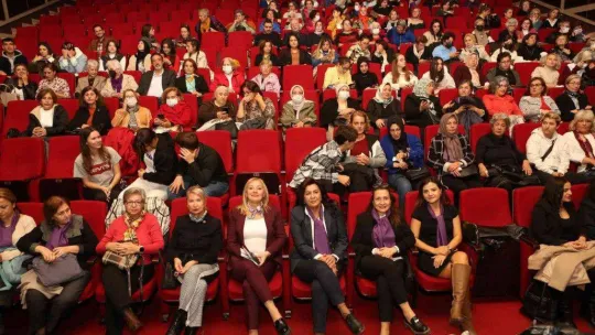 'Kadın Hikayeleri' ile şiddete dikkat çektiler