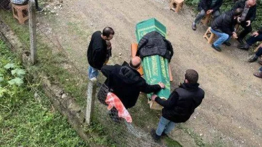 'Karşımda sigara içiyor' diyerek 1 hafta önce baba olan damadını öldürdü