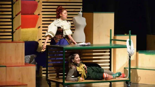 'Kostüm Odası'nı beğeniyle izlediler