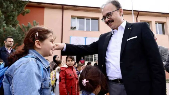 'Köyümü Seviyorum Sokağımı Boyuyorum' projesi Kınık'ta başladı