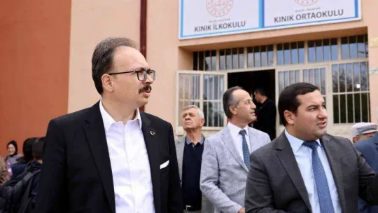 'Köyümü Seviyorum Sokağımı Boyuyorum' projesi Kınık'ta başladı