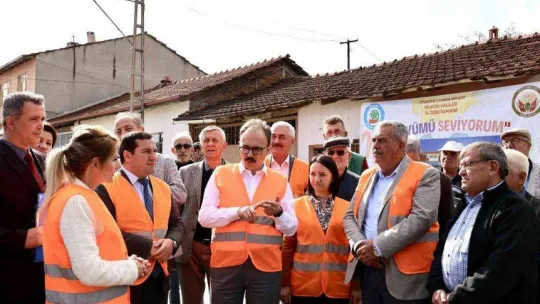 'Köyümü Seviyorum Sokağımı Boyuyorum' projesi Kınık'ta başladı