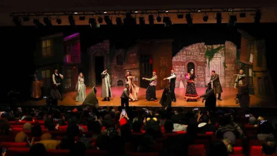 'Kumpanyada Curcuna' isimli oyun Başakşehirlilerle buluştu