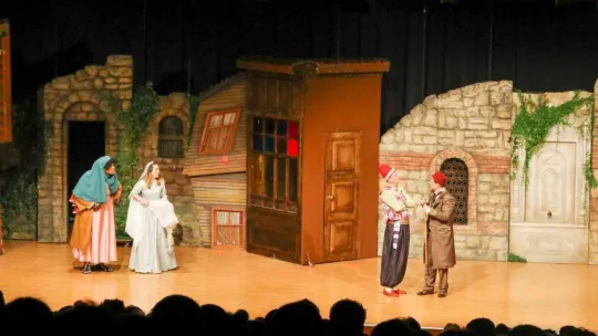 'Kumpanyada Curcuna' isimli oyun Başakşehirlilerle buluştu