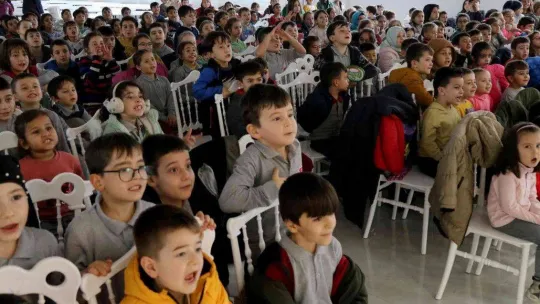 'Müziğin Dünyası' tiyatro gösterimi miniklere unutulmaz anlar yaşattı