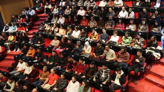 'Sırf Tiyatro' AKM'de kahkahaya boğdu