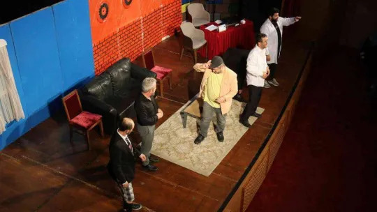 'Sırf Tiyatro' AKM'de kahkahaya boğdu