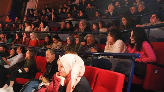 'Sırf Tiyatro' AKM'de kahkahaya boğdu