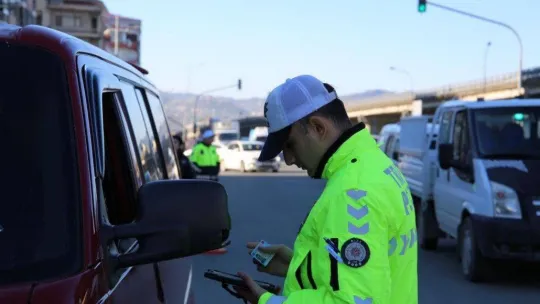 'Türkiye Güven Huzur' Uygulaması çerçevesinde aranması bulunan 871 kişi yakalandı
