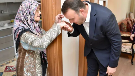 AK Parti'den 4 bin haneye ziyaret