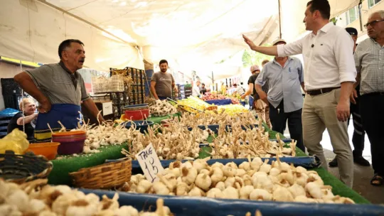 Başkan Balcıoğlu, Semt Pazarında Esnaf ve Vatandaşlarla Buluştu