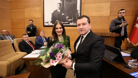 Başkan Balcıoğlu, Kadın Hakları Günü'nü Mecliste Çiçeklerle Kutladı