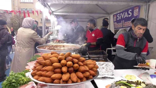 1'inci Sultangazi Gardaşlık Festivali, renkli görüntülere sahne oldu
