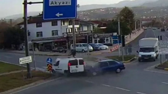 1 kişinin öldüğü, 4 kişinin yaralandığı kaza kamerada