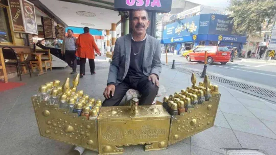 10 çocuğunu boya sandığı ile büyüttü