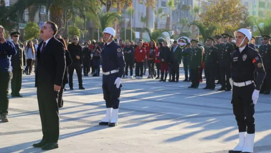 10 Kasım'da Atatürk saygı ve özlemle anıldı