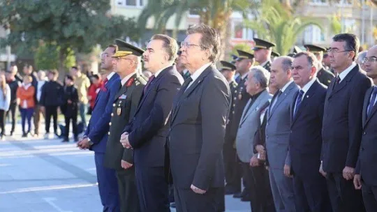 10 Kasım'da Atatürk saygı ve özlemle anıldı