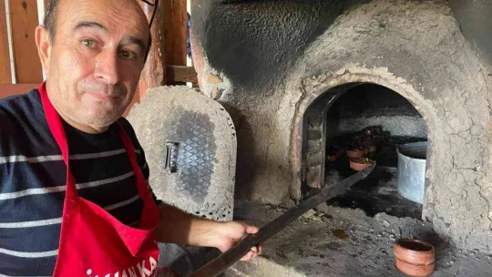 100 yıllık kaselerde 500 yıl öncesinin tarifiyle güveç yapıyorlar